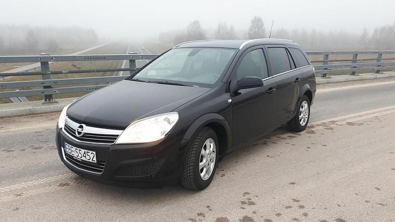 Używany Opel Astra 2009 Czarny Kombi