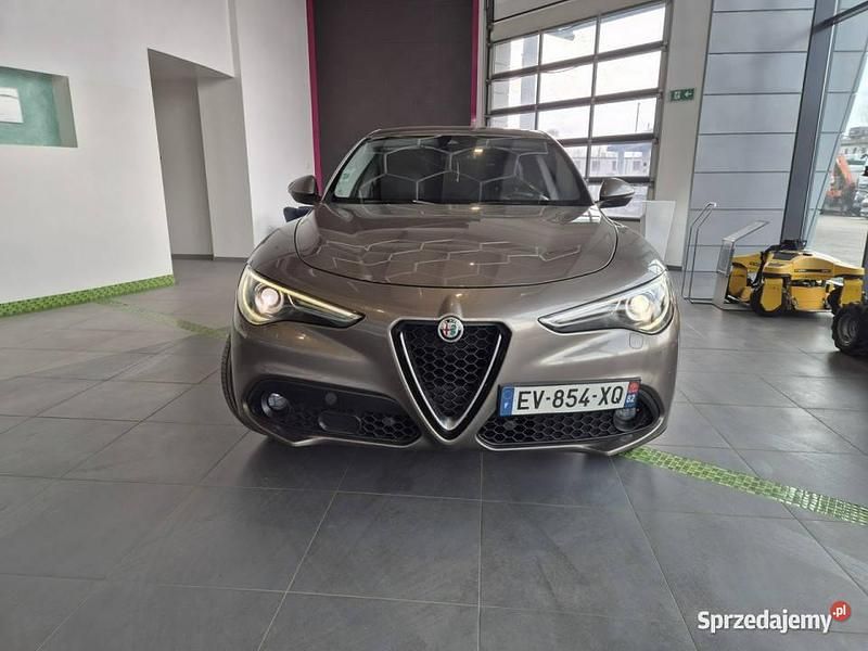 Używany Alfa Romeo Stelvio 160 KM (117 kW) 2018 Brązowy SUV