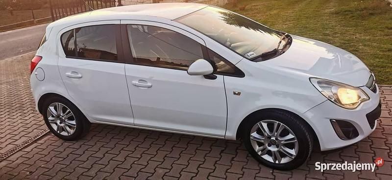 Używany Opel Corsa 86 KM (63 kW) 2012 Biały Hatchback