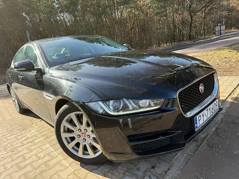 Używany Jaguar XE 180 KM (132 kW) 2018 Czarny (metalik) Sedan/Limuzyna