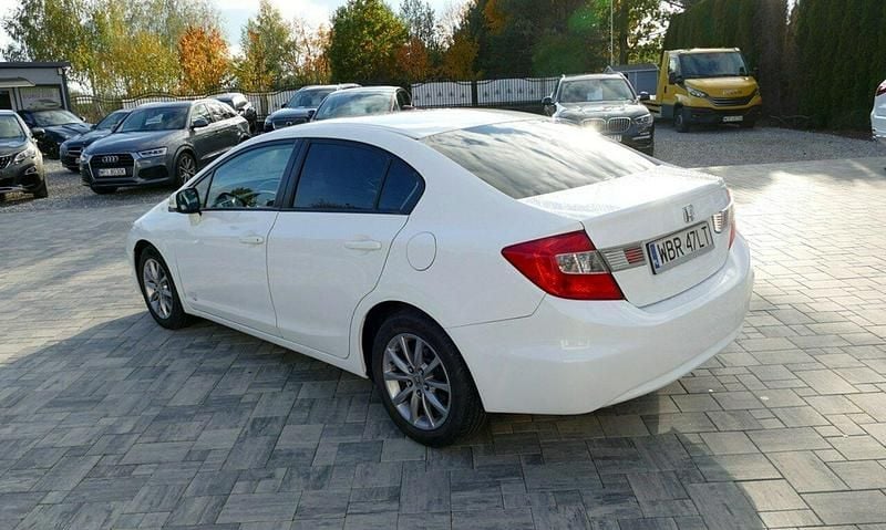 Używany Honda Civic 140 KM (102 kW) 2012 Biały Sedan/Limuzyna