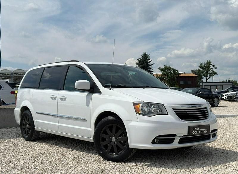 Biały Używany 2015 Chrysler Town & Country Minivan | 49 900 zł (Drogi) - Obraz 1/4