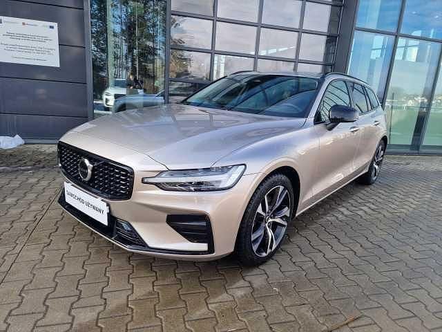 Używany Volvo V60 197 KM (144 kW) 2025 Szary Kombi
