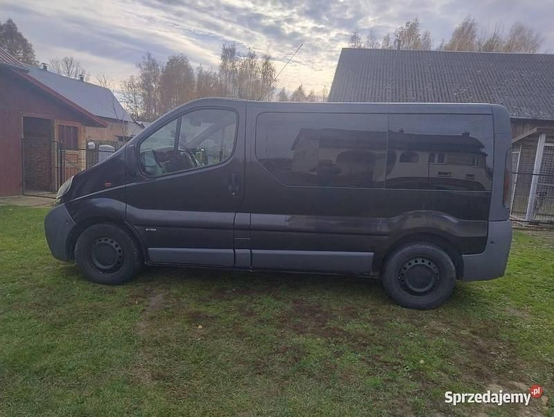 Czarny Używany 2003 Opel Vivaro Van | 16 900 zł (Uczciwa cena) - Obraz 1/4