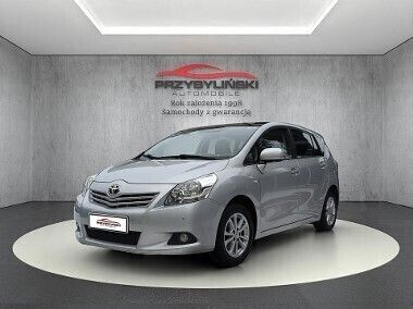 Srebrny Używany 2011 Toyota Verso Minivan | 35 000 zł (Uczciwa cena) - Obraz 1/4