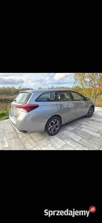Używany Toyota Auris 132 KM (97 kW) 2018 Srebrny Kombi