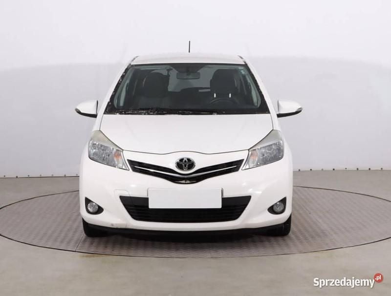 Biały Używany 2013 Toyota Yaris Hatchback | 25 999 zł (Uczciwa cena) - Obraz 1/4