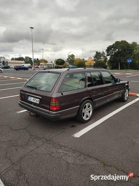 Fioletowy Używany 1991 Mercedes E230 Kombi | 9990 zł - Obraz 1/4