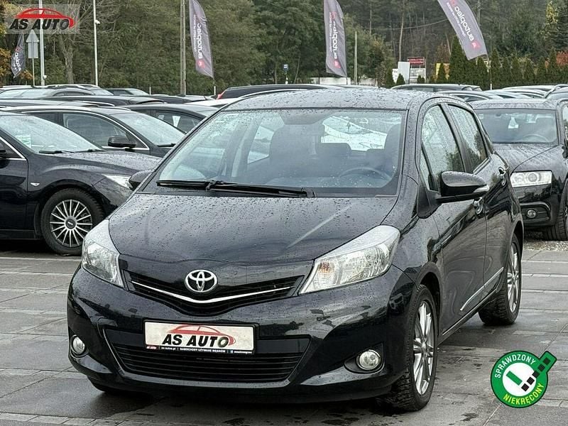 Czarny Używany 2012 Toyota Yaris Hatchback | 28 900 zł (Uczciwa cena) - Obraz 1/4