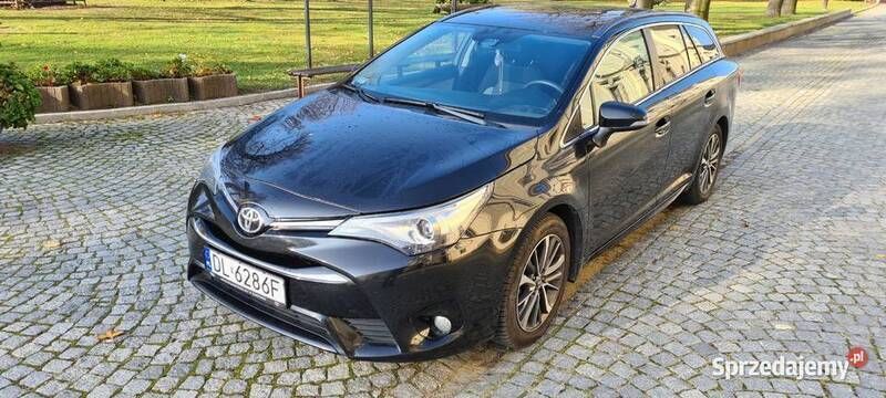 Czarny Używany 2016 Toyota Avensis Kombi | 47 000 zł (Drogi) - Obraz 1/4