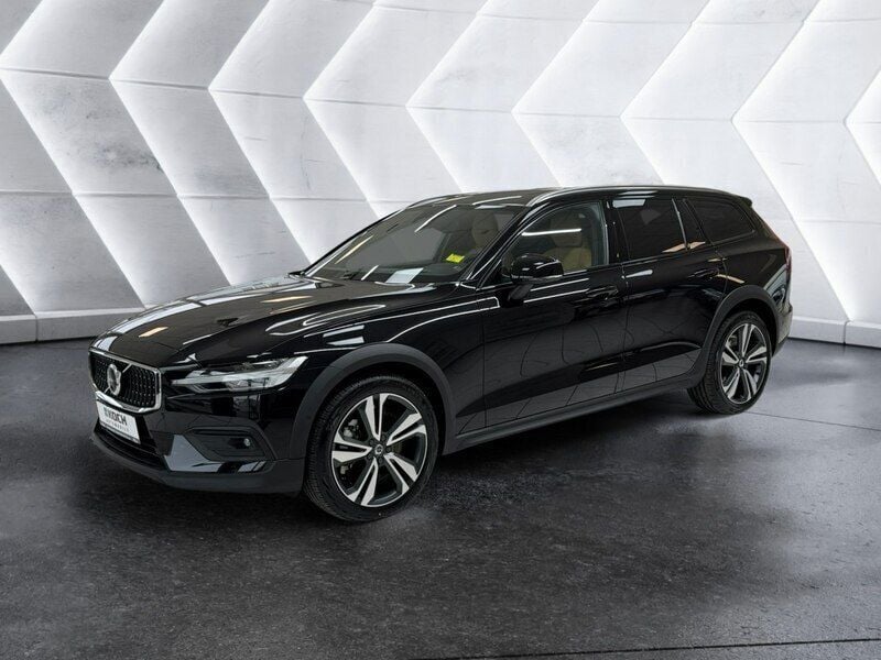 Czarny Używany 2024 Volvo V60 CC Ultimate Kombi | 229 000 zł - Obraz 1/4