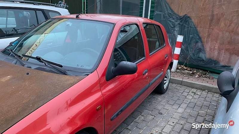 Czerwony Używany 2000 Renault Clio II Hatchback | 2100 zł (Dobra cena) - Obraz 1/4