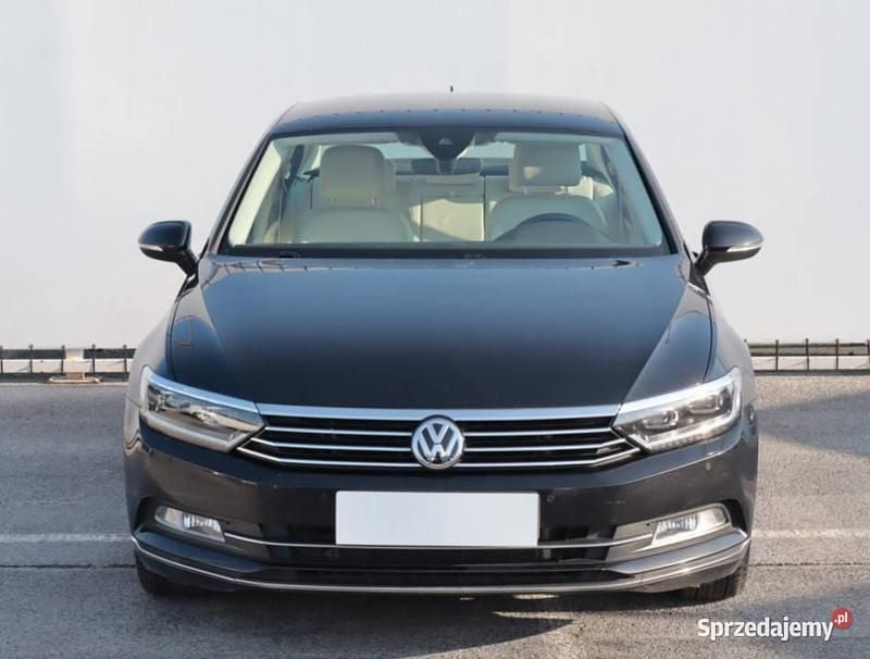 Używany VW Passat 2018 Czarny Sedan/Limuzyna