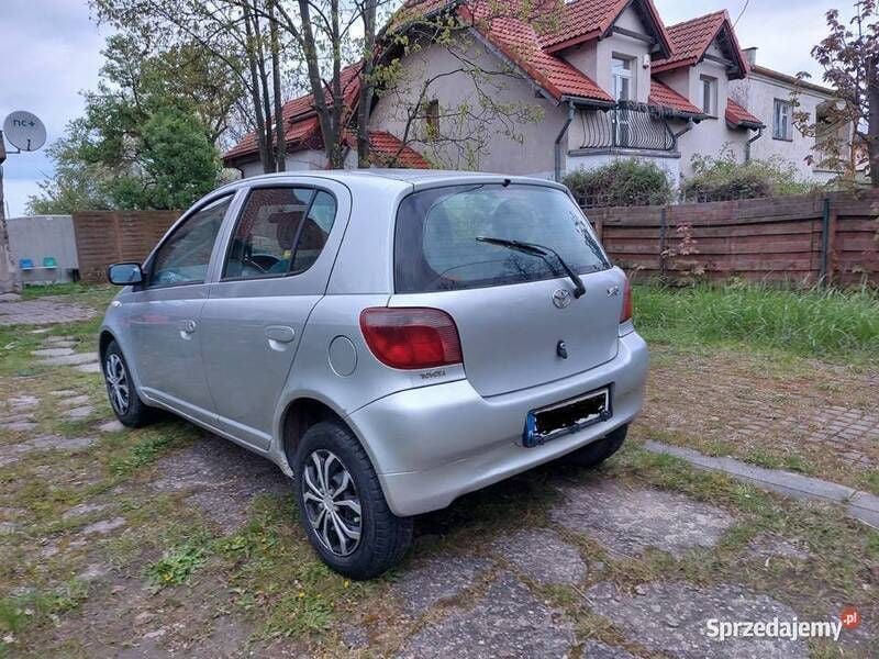 Używany Toyota Yaris 68 KM (50 kW) 2000 Srebrny Hatchback