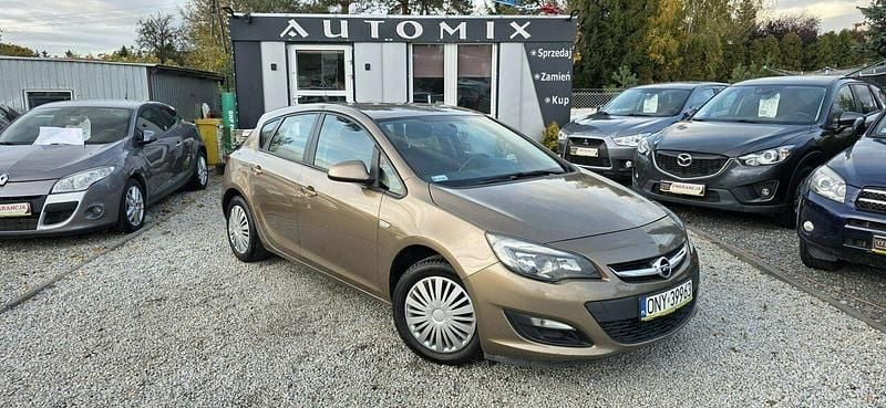 Używany Opel Astra 2013 Złoty Hatchback