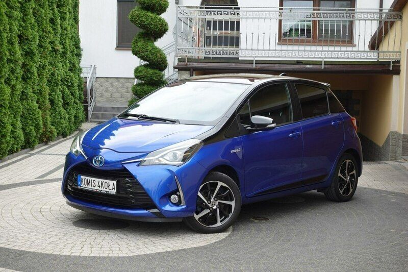Niebieski (metalik) Używany 2019 Toyota Yaris Hybrid Hatchback | 54 900 zł (Dobra cena) - Obraz 1/4