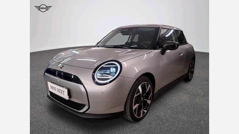 Melting silver iii metalizowany Używany 2024 Mini Cooper Hatchback | 132 800 zł - Obraz 1/4