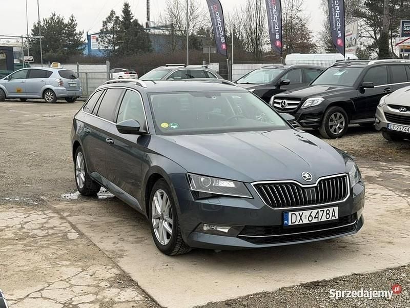 Używany Skoda Superb 120 KM (88 kW) 2016 Szary Kombi