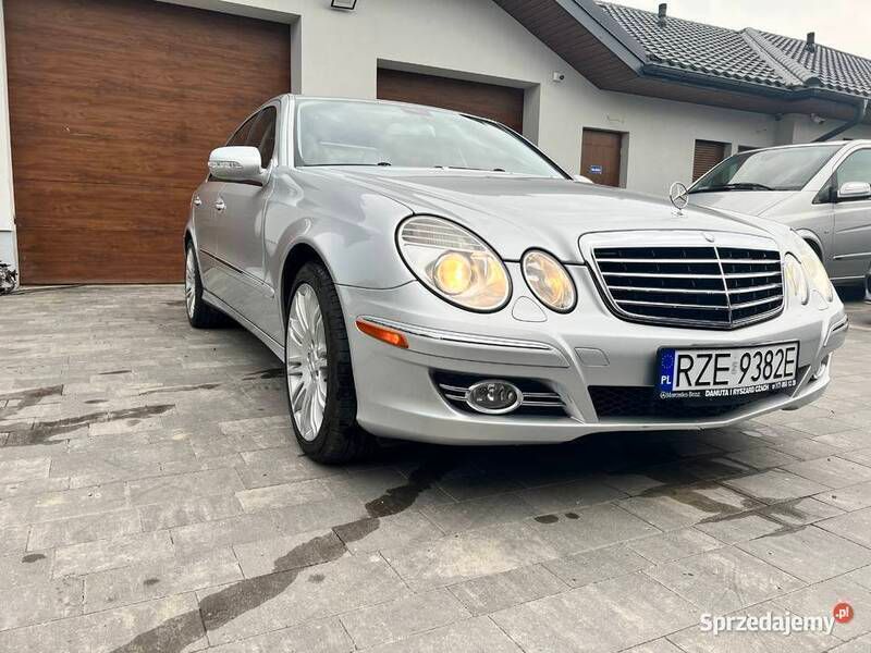 Srebrny Używany 2006 Mercedes E550 Avantgarde Sedan/Limuzyna | 55 900 zł - Obraz 1/4