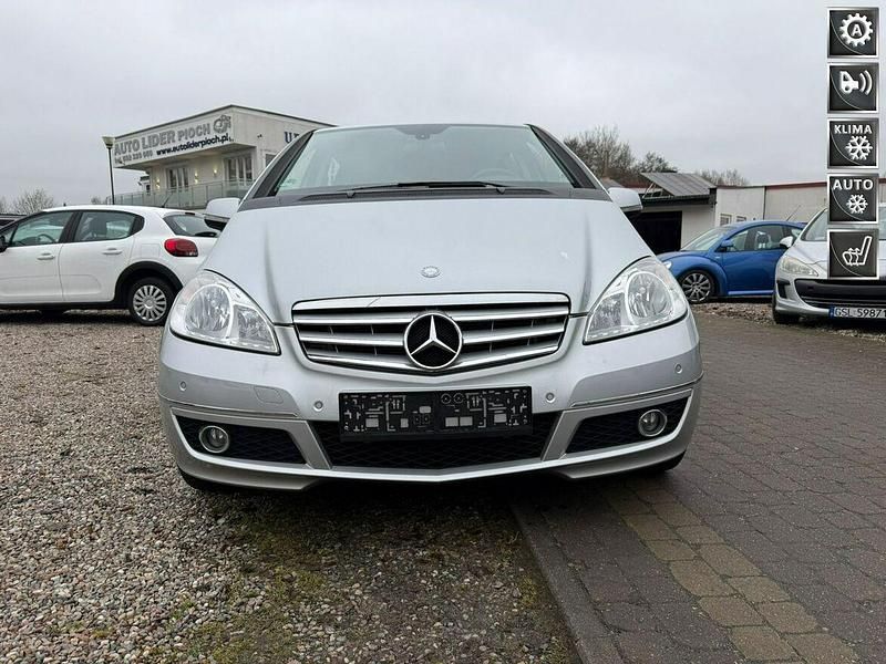 Używany Mercedes A180 116 KM (85 kW) 2010 Srebrny Hatchback