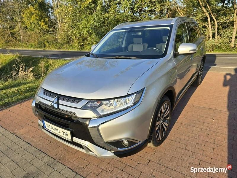 Srebrny Używany 2019 Mitsubishi Outlander SUV | 66 900 zł (Super Cena) - Obraz 1/4