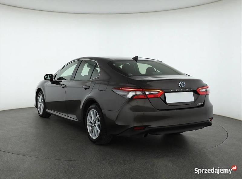 Używany Toyota Camry 218 KM (160 kW) 2023 Brązowy Sedan/Limuzyna