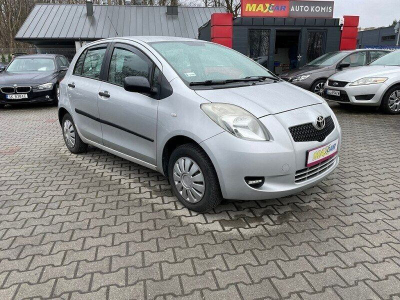 Srebrny (metalik) Używany 2006 Toyota Yaris Hatchback | 8900 zł (Dość drogi) - Obraz 1/4