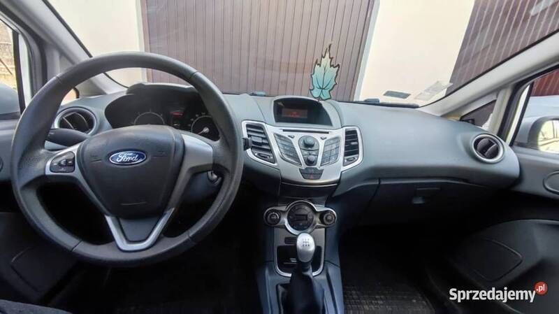 Używany Ford Fiesta 68 KM (50 kW) 2009 Srebrny Hatchback