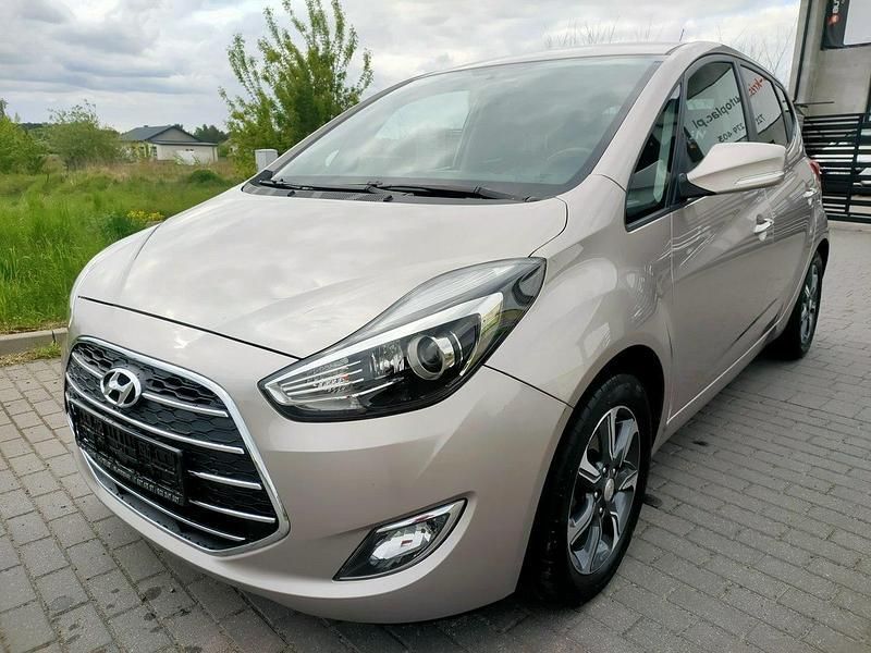 Złoty (metalik) Używany 2017 Hyundai ix20 Minivan | 47 900 zł (Dość drogi) - Obraz 1/4