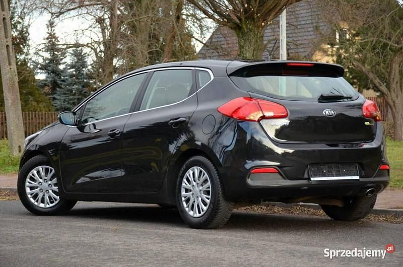 Używany Kia Ceed Start 135 KM (99 kW) 2013 Czarny Hatchback