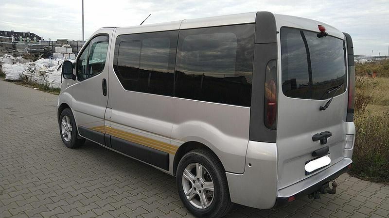 Używany Renault Trafic 2006 Srebrny Minivan