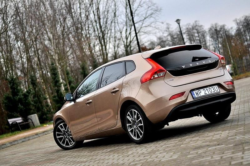 Używany Volvo V40 115 KM (84 kW) 2014 Beżowy (metalik) Hatchback