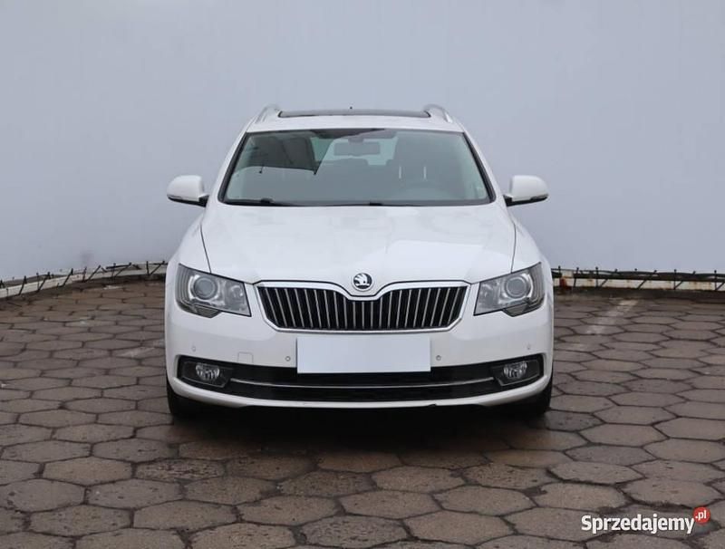 Używany Skoda Superb 2014 Biały Kombi