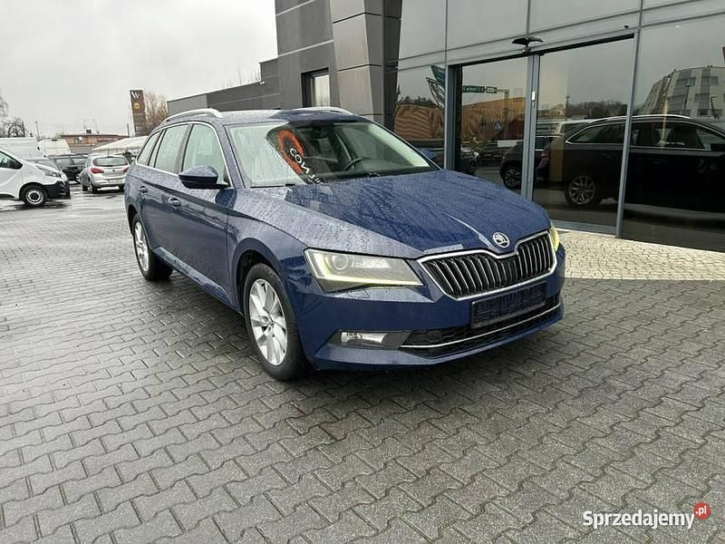 Używany Skoda Superb 150 KM (110 kW) 2017 Niebieski Kombi