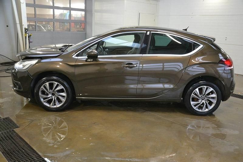 Używany Citroën DS4 112 KM (82 kW) 2012 Brązowy Hatchback