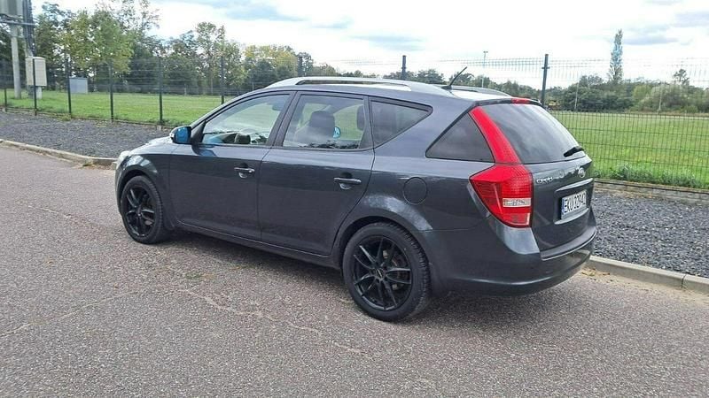 Używany Kia Ceed 128 KM (94 kW) 2010 Szary Hatchback