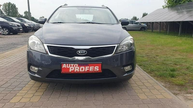 Szary (metalik) Używany 2011 Kia Ceed Kombi | 16 900 zł (Uczciwa cena) - Obraz 1/4