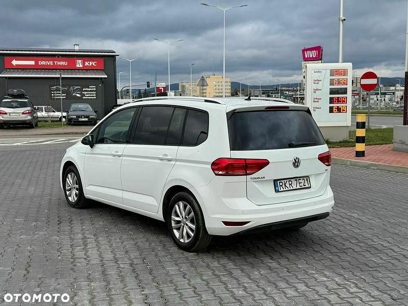 Używany VW Touran R 116 KM (85 kW) 2016 Biały Minivan