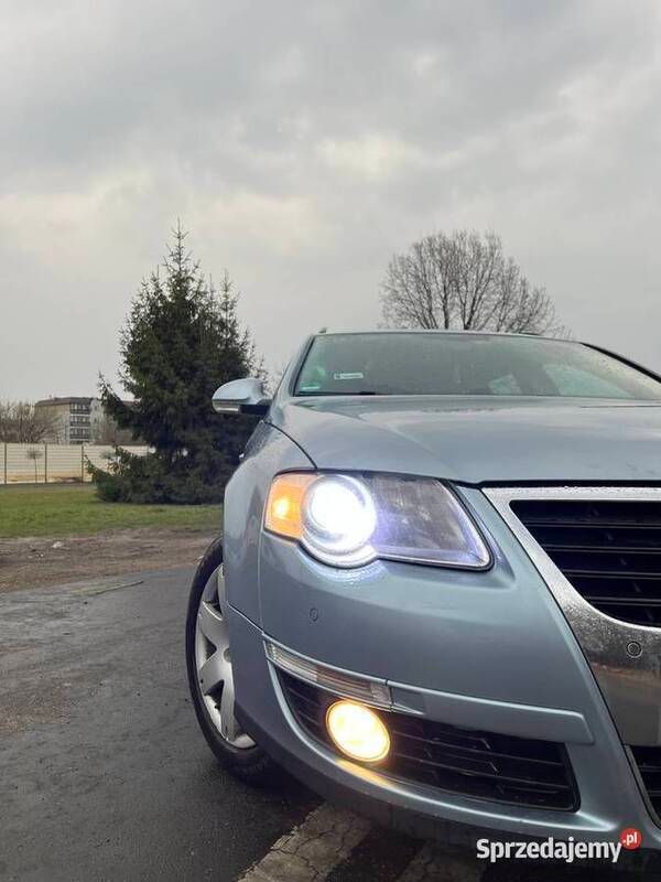 Srebrny Używany 2009 VW Passat Kombi | 14 449 zł (Uczciwa cena) - Obraz 1/4