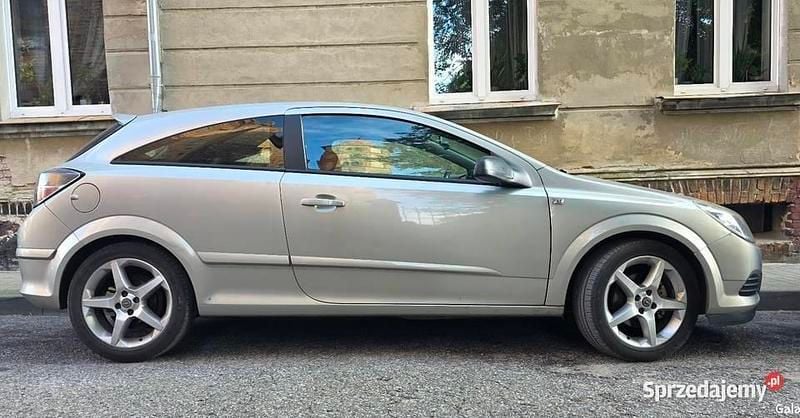 Używany 2006 Opel Astra GTC Coupe | 8900 zł (Uczciwa cena) - Obraz 1/4