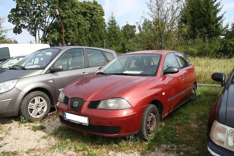 Bordowy (metalik) Używany 2004 Seat Ibiza Hatchback | 2199 zł (Super Cena) - Obraz 1/4