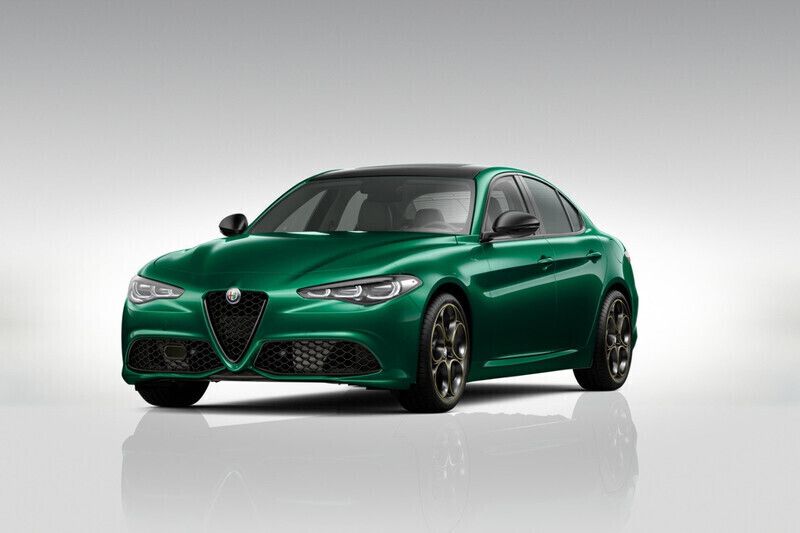 Lakier specjalny zielony montreal green Nowe 2025 Alfa Romeo Giulia Sedan/Limuzyna | 240 644 zł (Uczciwa cena) - Obraz 1/3