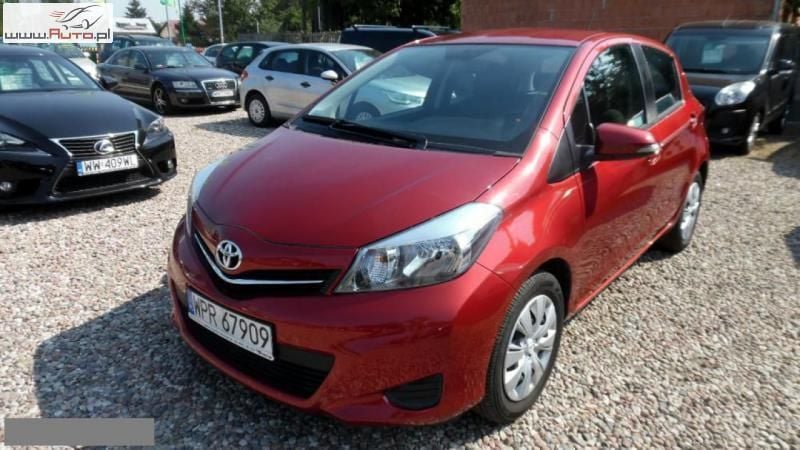 Bordowy (metalik) Używany 2014 Toyota Yaris Hatchback | 39 800 zł (Drogi) - Obraz 1/4