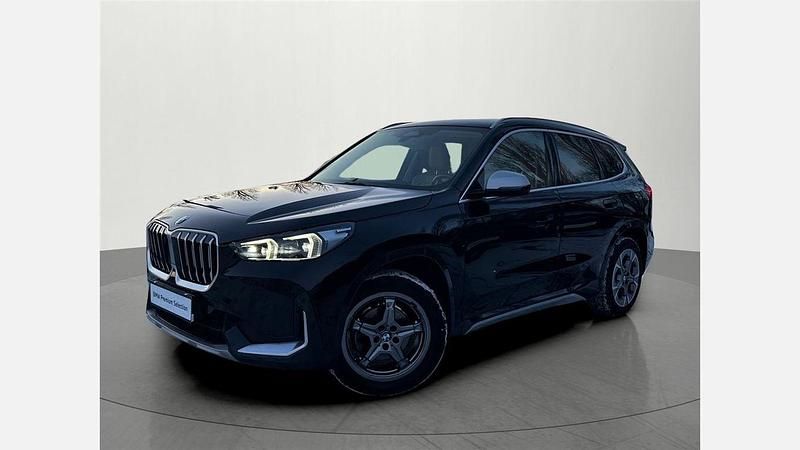 Czarny szafir metalizowany Używany 2022 BMW X1 Luxury Line SUV | 139 900 zł (Super Cena) - Obraz 1/3