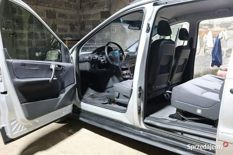 Srebrny (metalik) Używany 2004 Mercedes Vaneo Minivan | 3500 zł - Obraz 1/4