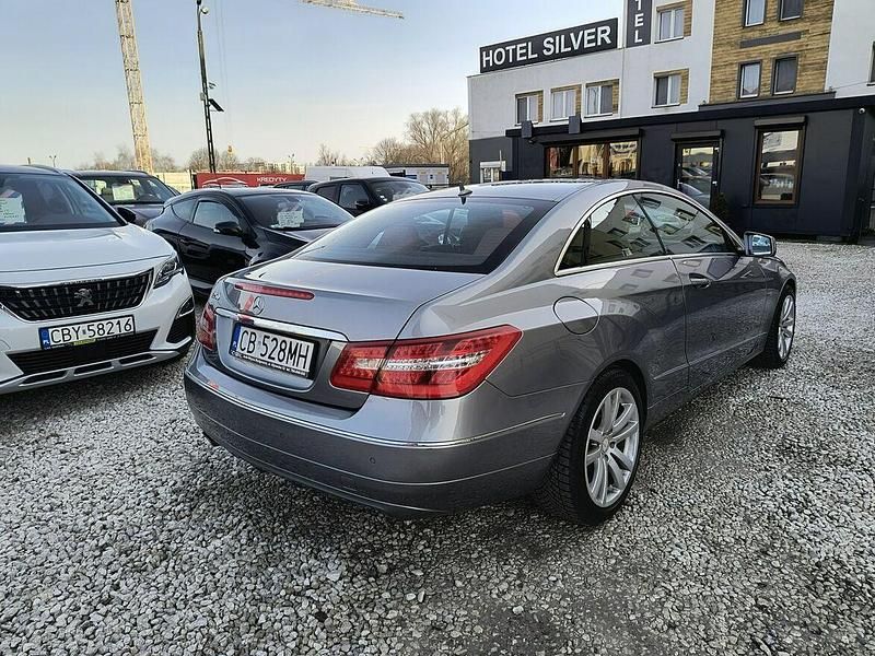 Używany Mercedes E250 2011 Srebrny Coupe