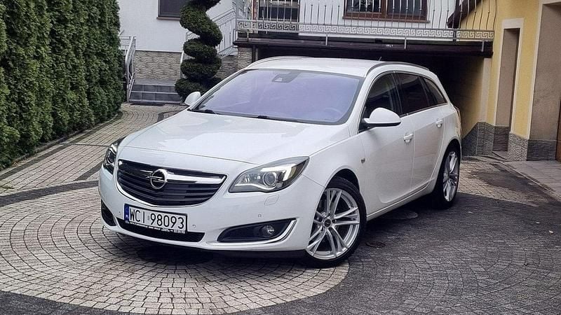 Używany Opel Insignia 140 KM (102 kW) 2015 Biały Kombi