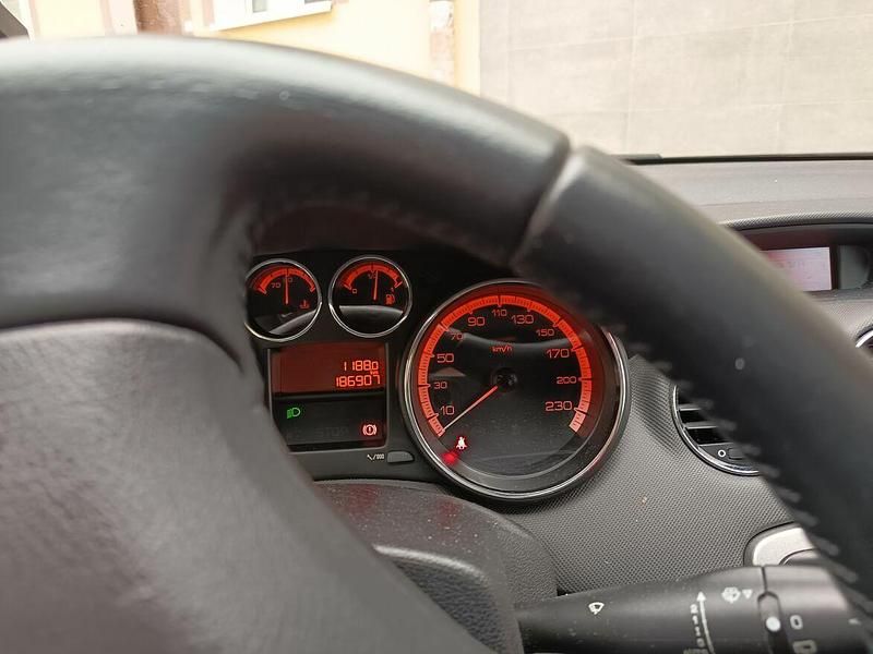 Używany Peugeot 308 SW 2010 Czerwony Kombi