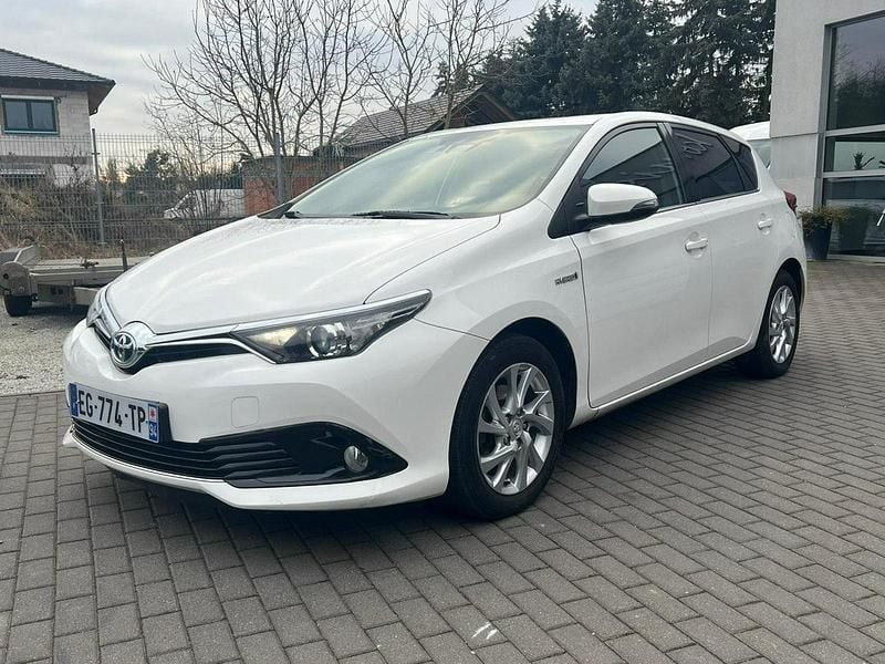 Biały Używany 2016 Toyota Auris Hybrid Hatchback | 33 900 zł (Dobra cena) - Obraz 1/4