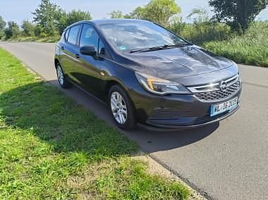 Czarny Używany 2016 Opel Astra Hatchback | 40 000 zł (Uczciwa cena) - Obraz 1/4